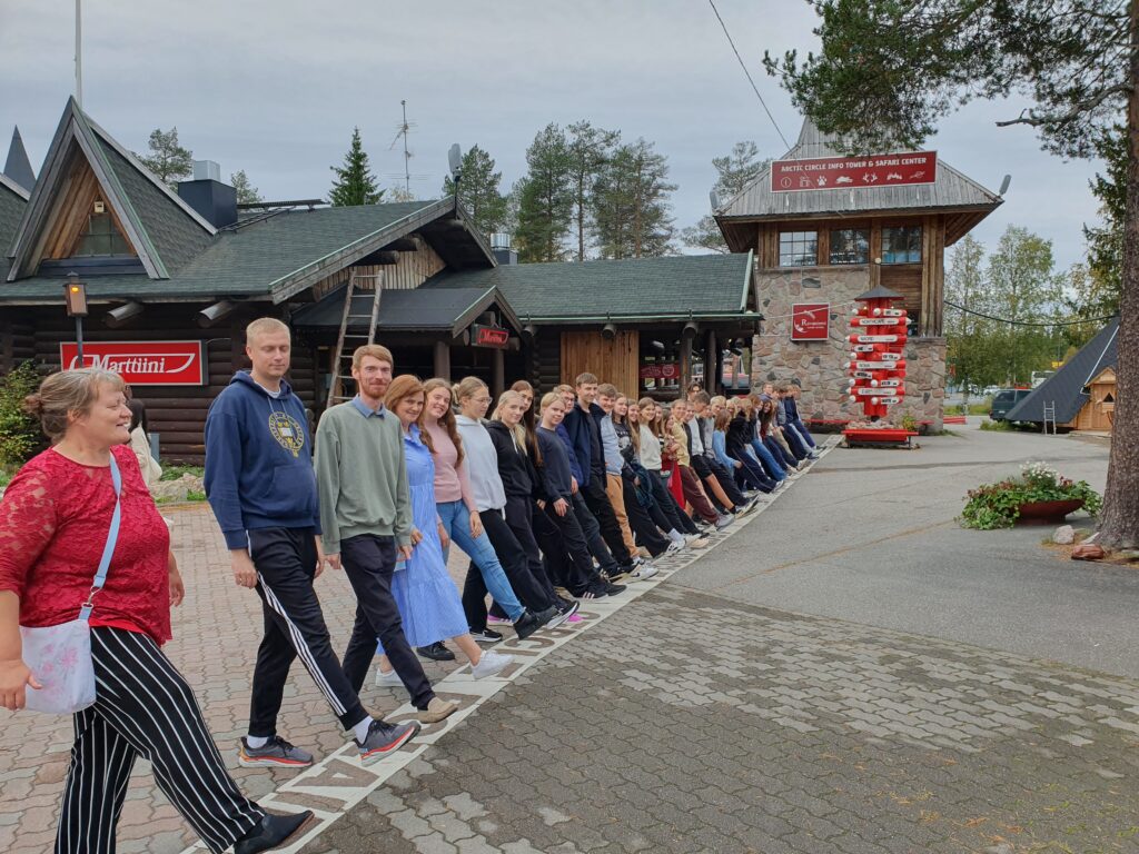 Astume üle polaarjoone